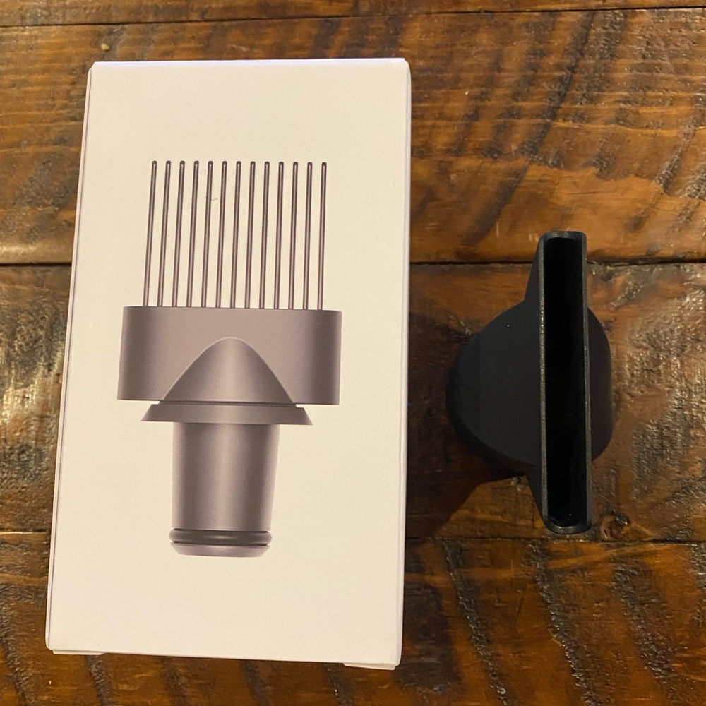 Dyson Supersonic Hairdryer attachments comb and flat dryer.